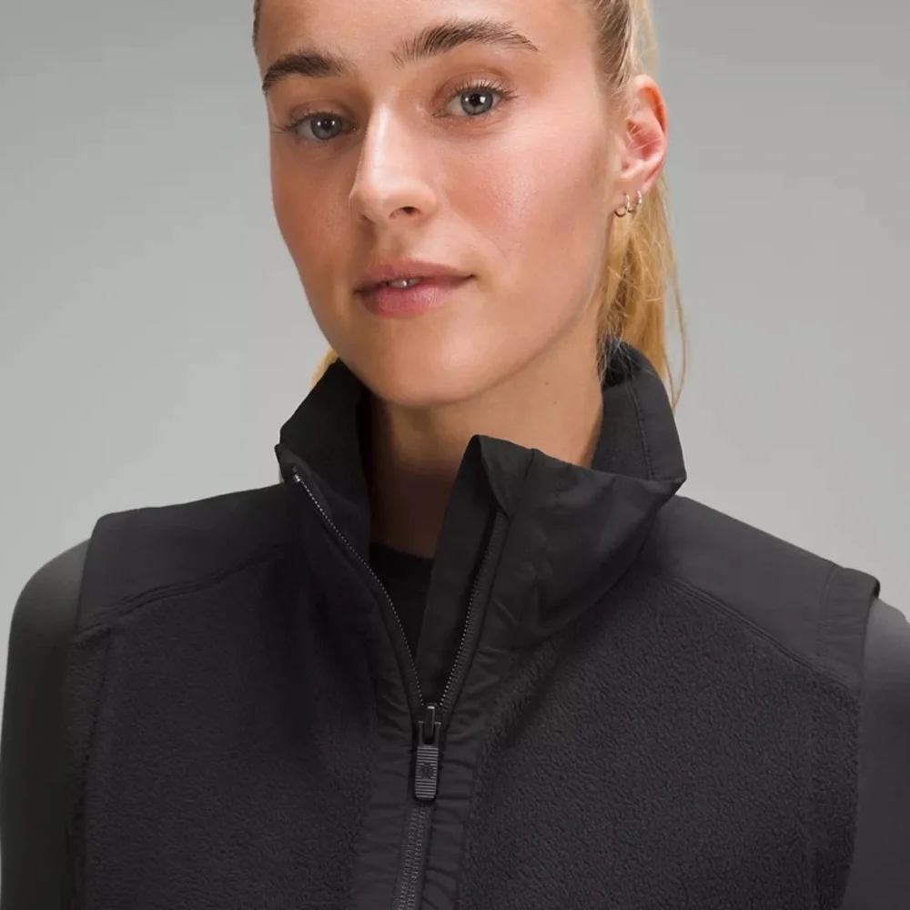 🆕WT! Lululemon Fleece-Lined Running Vest in Black • Woman’s Size 6 - Picture 3 of 10